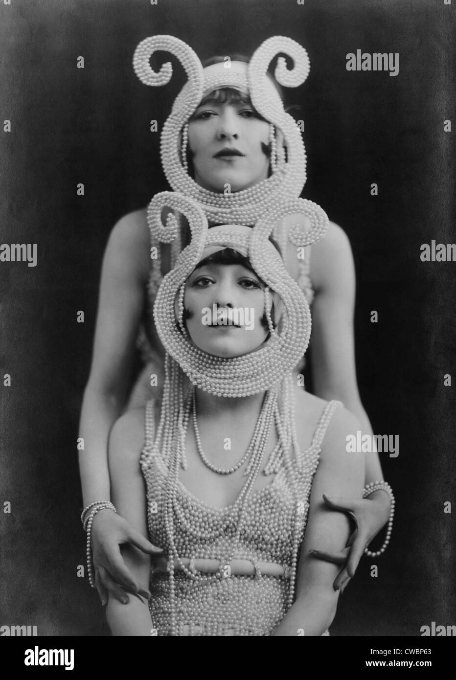 Die Dolly Schwestern, ein Tandem-Dance-Team in den 1910er und 1920er Jahren berühmt in Kostümen der Perlen gemacht.  Roszika und Yansci, Stockfoto