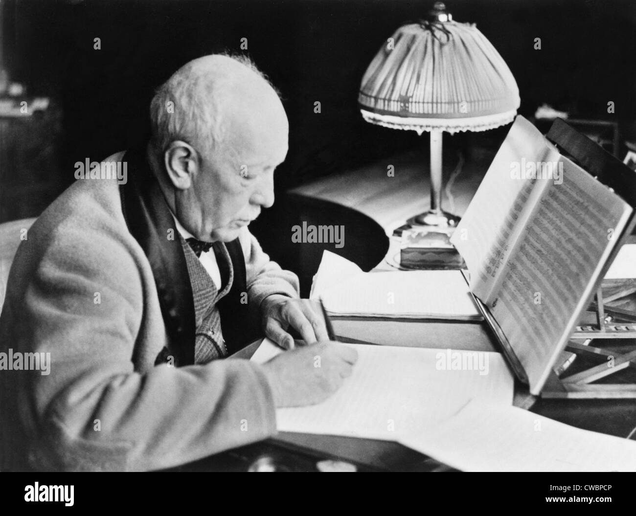 Richard Strauss (1864-1949), deutscher Komponist, Musik zu schreiben, seine 80er Jahre.  Seine letzten Werke waren METAMORPHOSEN, eine Elegie für die Stockfoto