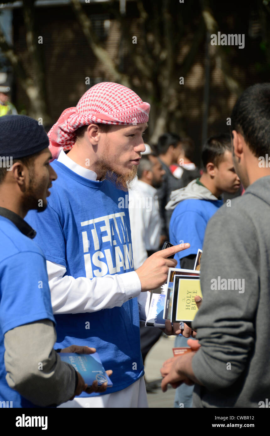 Mitglied des Team Islam predigte Christen außerhalb der Olympia-Stadion-Komplex, Stratford, London, UK Stockfoto