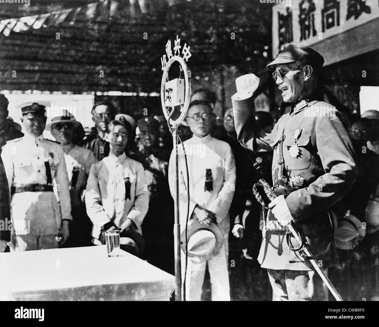 Chiang Kai-Shek (1887-1975), Staatsoberhaupt der chinesischen nationalistischen Regierung von 1928 bis 1949, in Nanking, China zu sprechen. Stockfoto