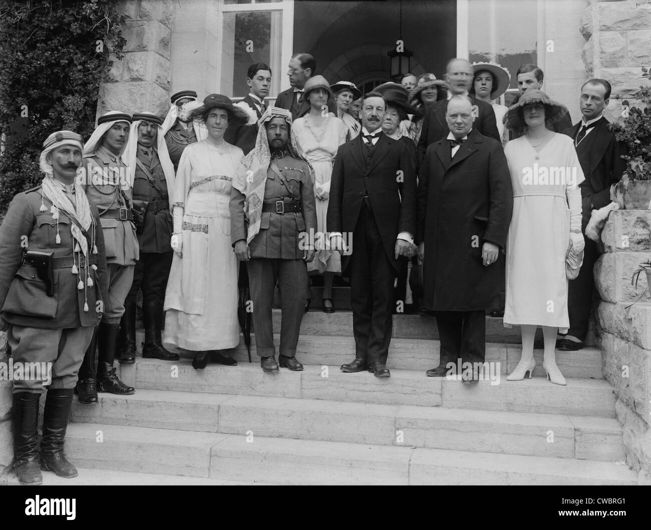 Mr und Mrs Winston Churchill, Secretary Of State for the Colonies, am Government House in Jerusalem mit Emir Abdullah von Stockfoto
