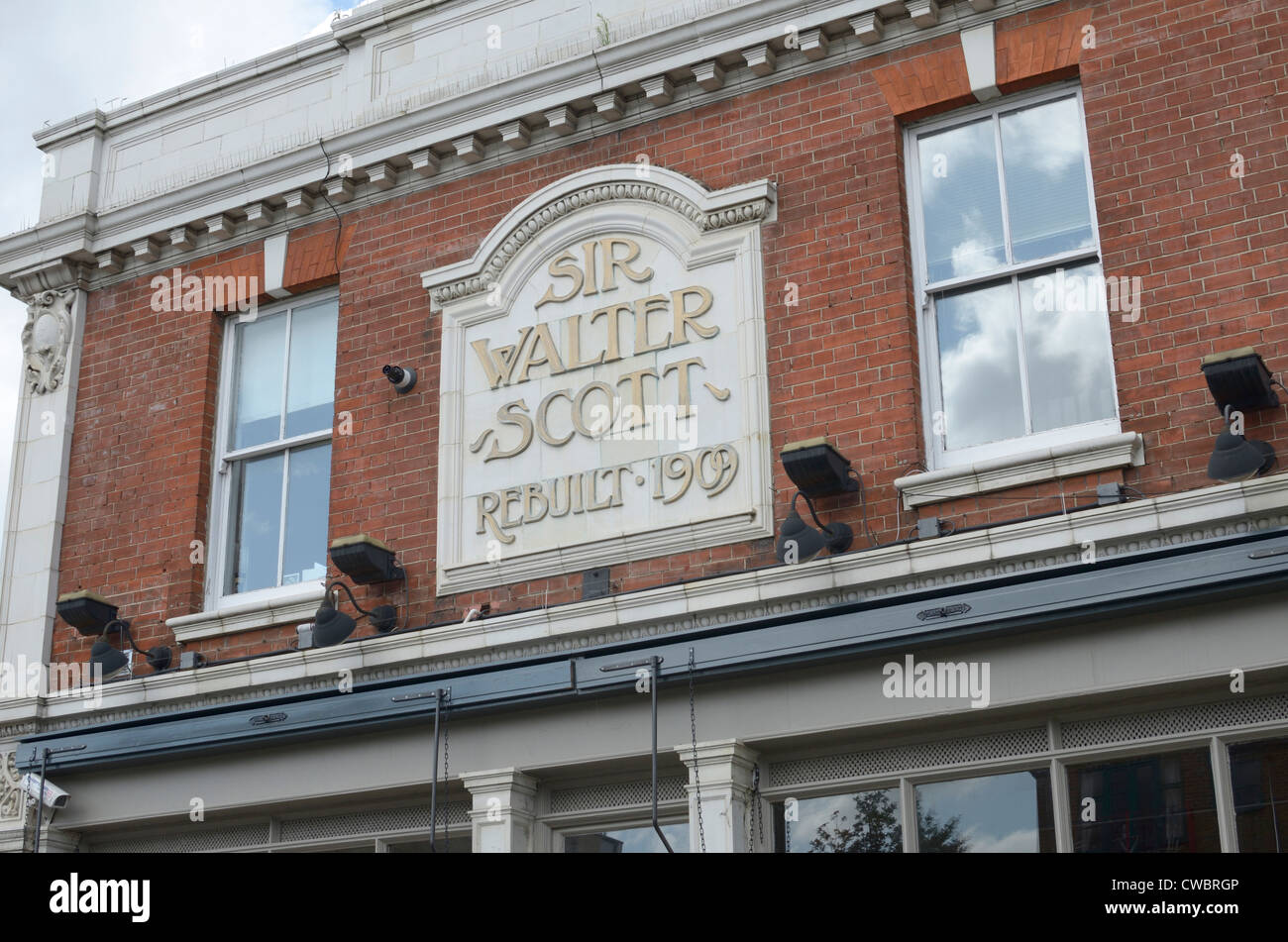 Der ehemalige Sir Walter Scott-Pub, Broadway Market, London Fields, Hackney, London, UK Stockfoto