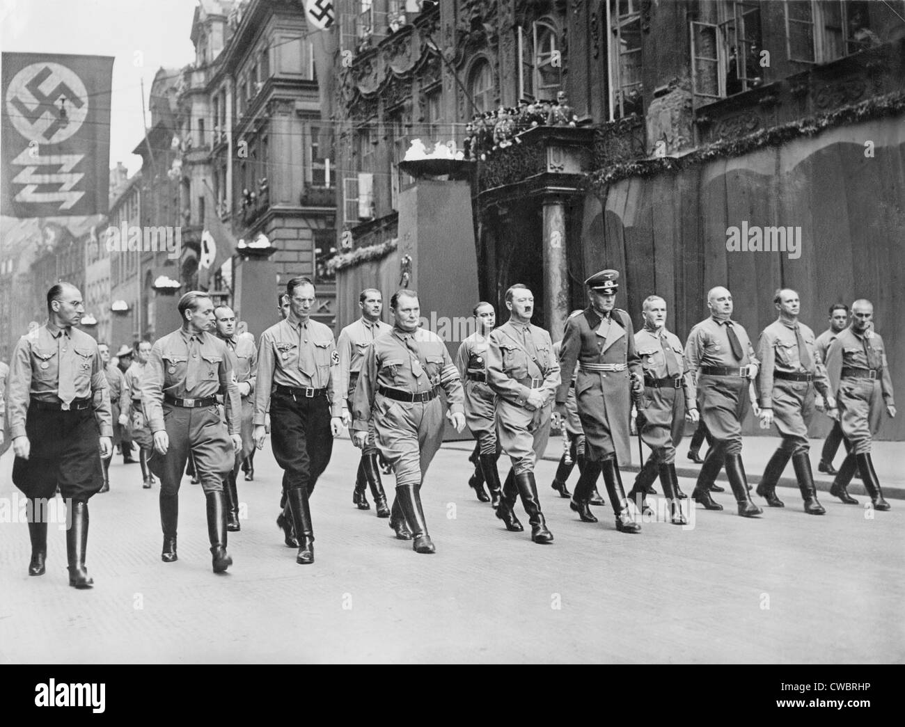 Adolf Hitler, Hermann Goering und anderen marschieren in München, November 1937. Stockfoto