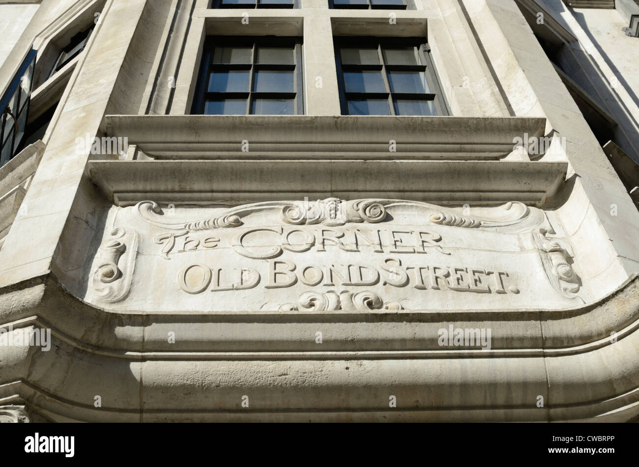 Die Ecke Old Bond Street steinerne Gedenktafel an der Wand, London, England Stockfoto