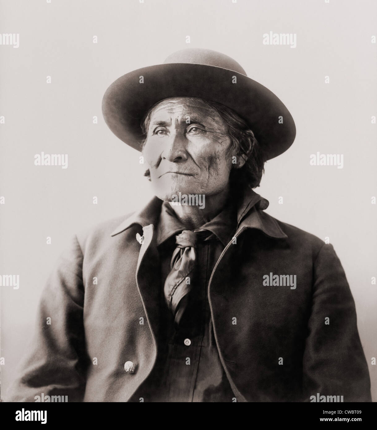 Geronimo (1829 – 1909), Chiricahua Apache Krieger im Jahr 1898, als er mit seiner Familie in Fort Sill, Oklahoma stattfand. Stockfoto