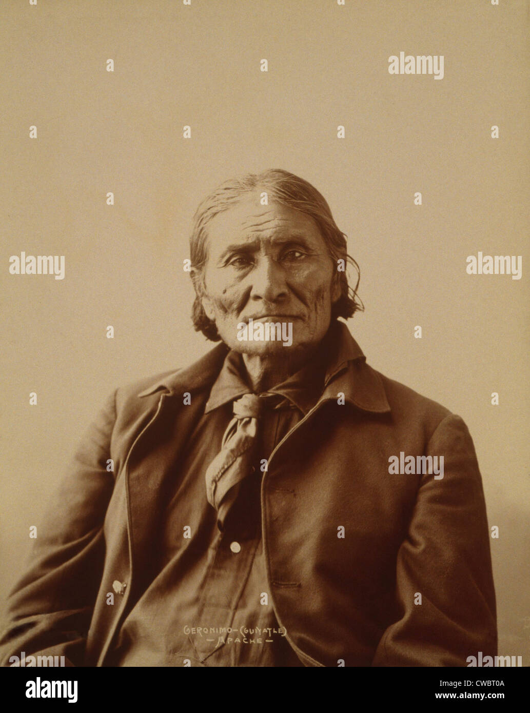 Geronimo (1829 – 1909), Chiricahua Apache Krieger im Jahr 1898, als er mit seiner Familie in Fort Sill, Oklahoma stattfand. Stockfoto