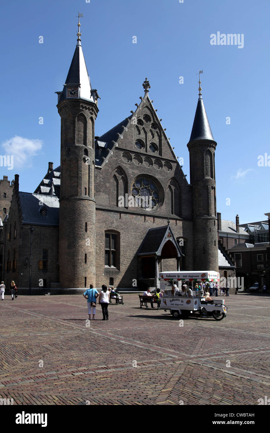 Der Binnenhof, einschließlich der Ridderzaal (Rittersaal), Senat und Repräsentantenhaus.Den Haag.Niederlande. Stockfoto