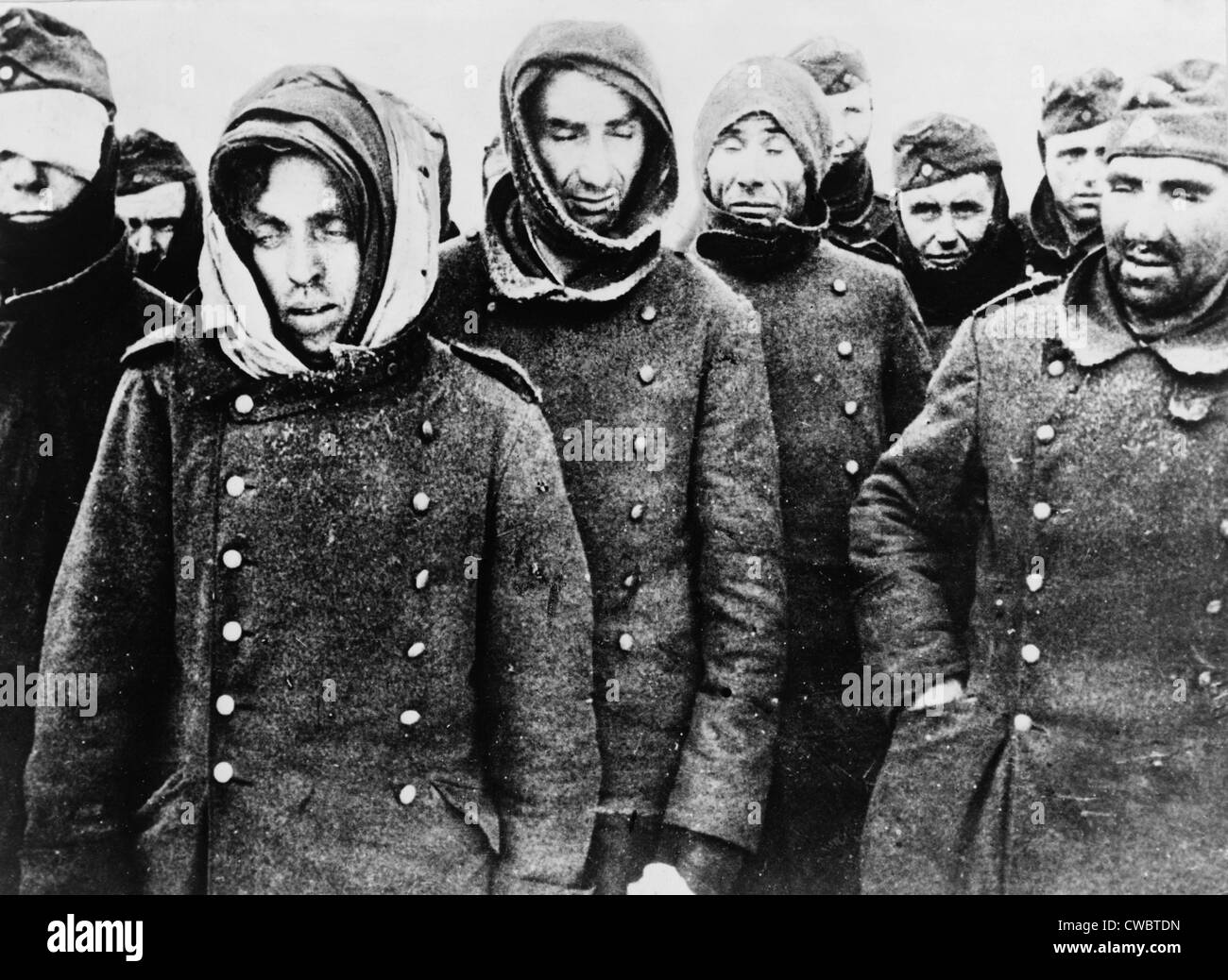 Deutsche Häftlinge unter den 90.000 genommen von den Sowjets am Ende der Schlacht von Stalingrad im Februar 1943. Stockfoto