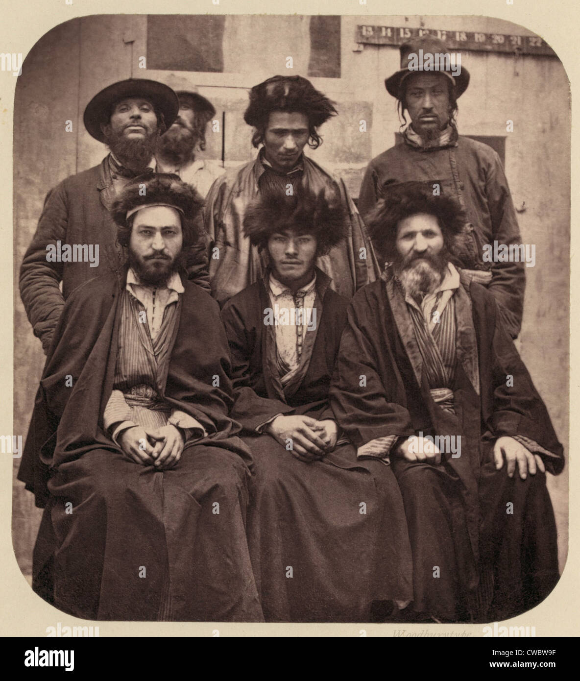 Sieben Ashkenazi jüdische Männer, eine Woodburytype Darstellung in unterirdischen JERUSALEM von 1876, ein Buch über Sir Charles Warren Stockfoto