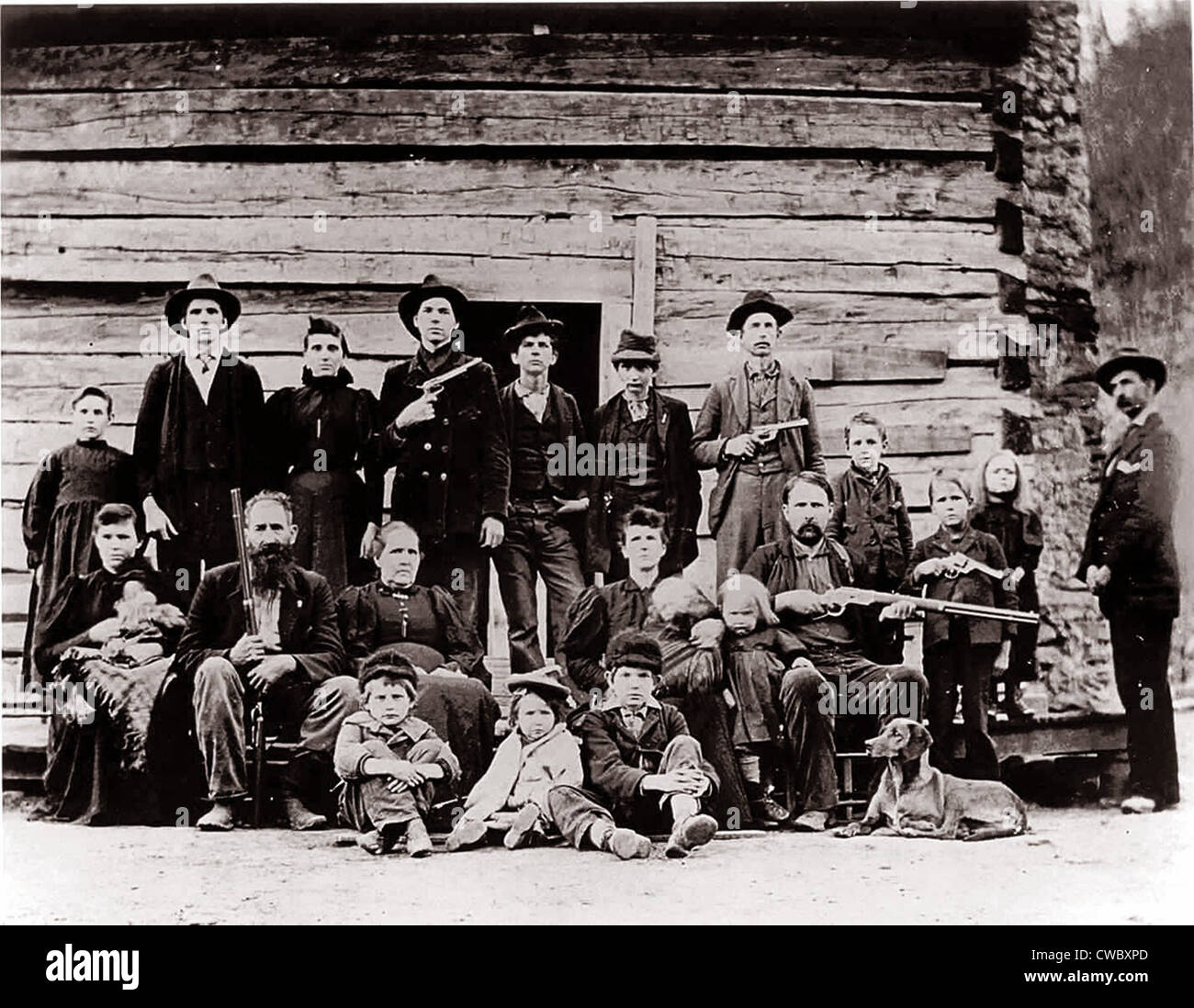 Hatfield Clan im Jahre 1897. Ihre Fehde mit der McCoys im ländlichen West Virginia Kentucky Backcountry dauerte von 1865 bis 1901. In Stockfoto