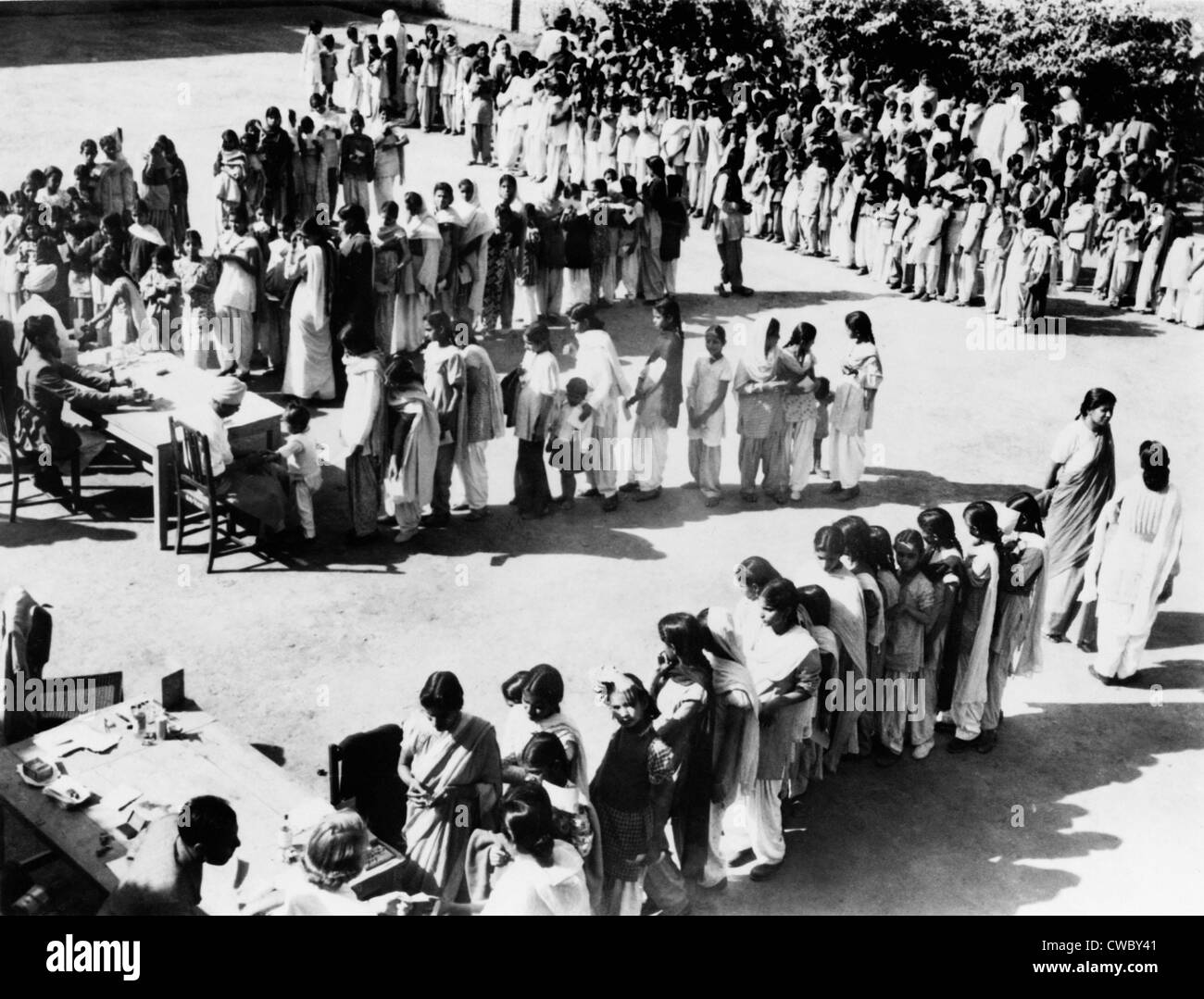 Vereinten Nationen Gesundheitsprogramme zur Verfügung gestellt Screening-Tests für Tuberkulose, am Victoria Girls College in Patiala, Indien. 1950. Stockfoto