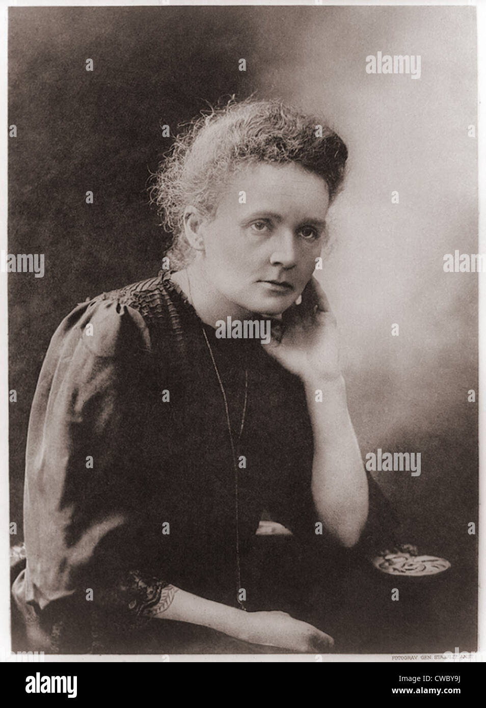Marie Curie (1867-1934), polnisch-französischer Physiker, der zwei Nobelpreise für Physik 1903 und 1911 für Chemie gewonnen. Ca. 1900. Stockfoto