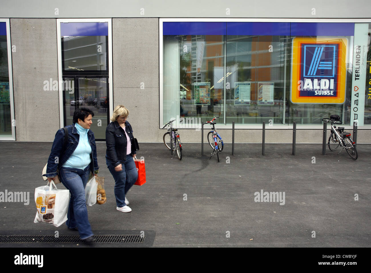 Deutsche Discount-Kette Aldi in der Schweiz Stockfoto