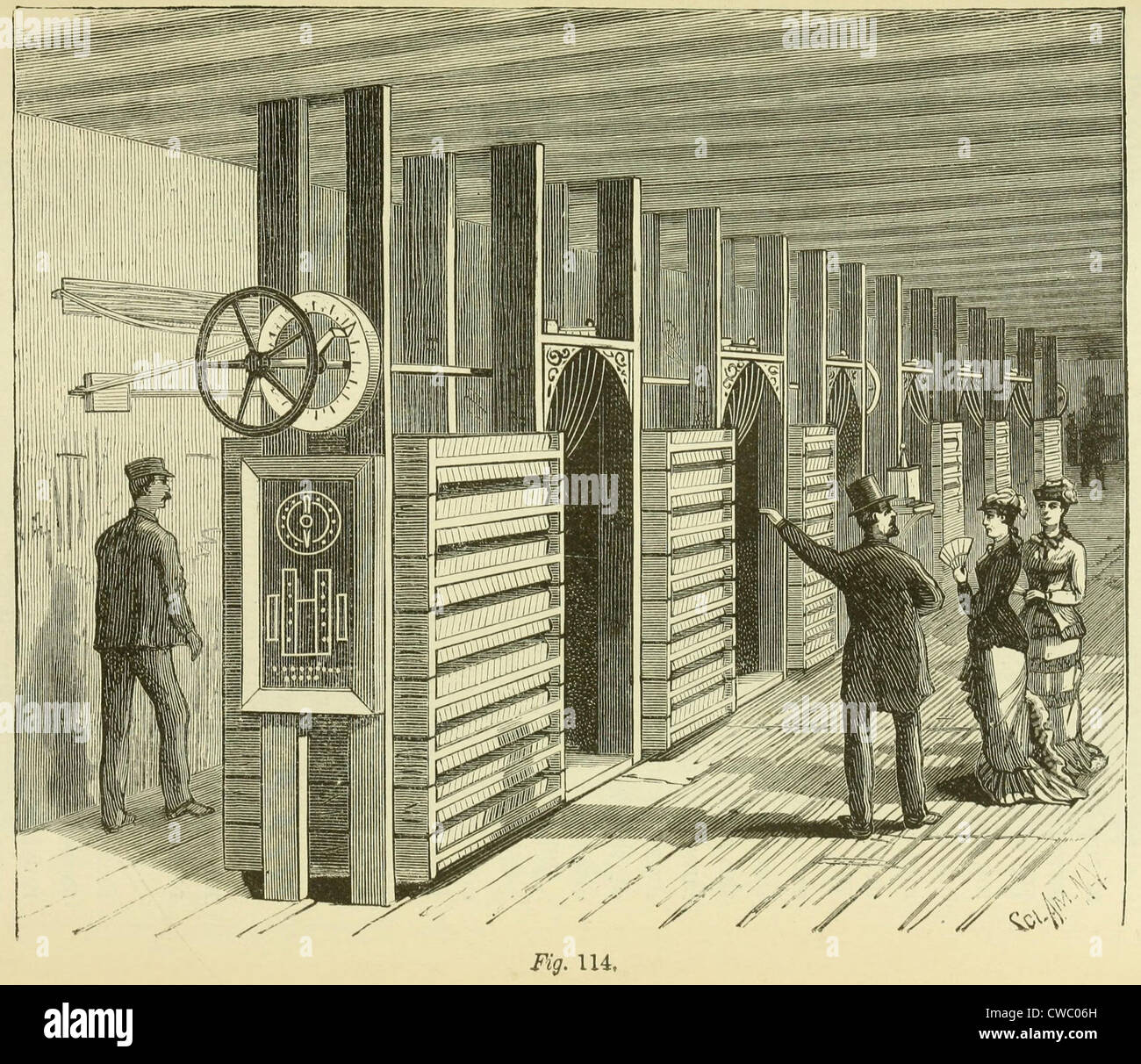 Ein Gentleman verweist auf das Regelungssystem der ersten Edison elektrische Beleuchtung Station bei der Pearl Street in lower Stockfoto