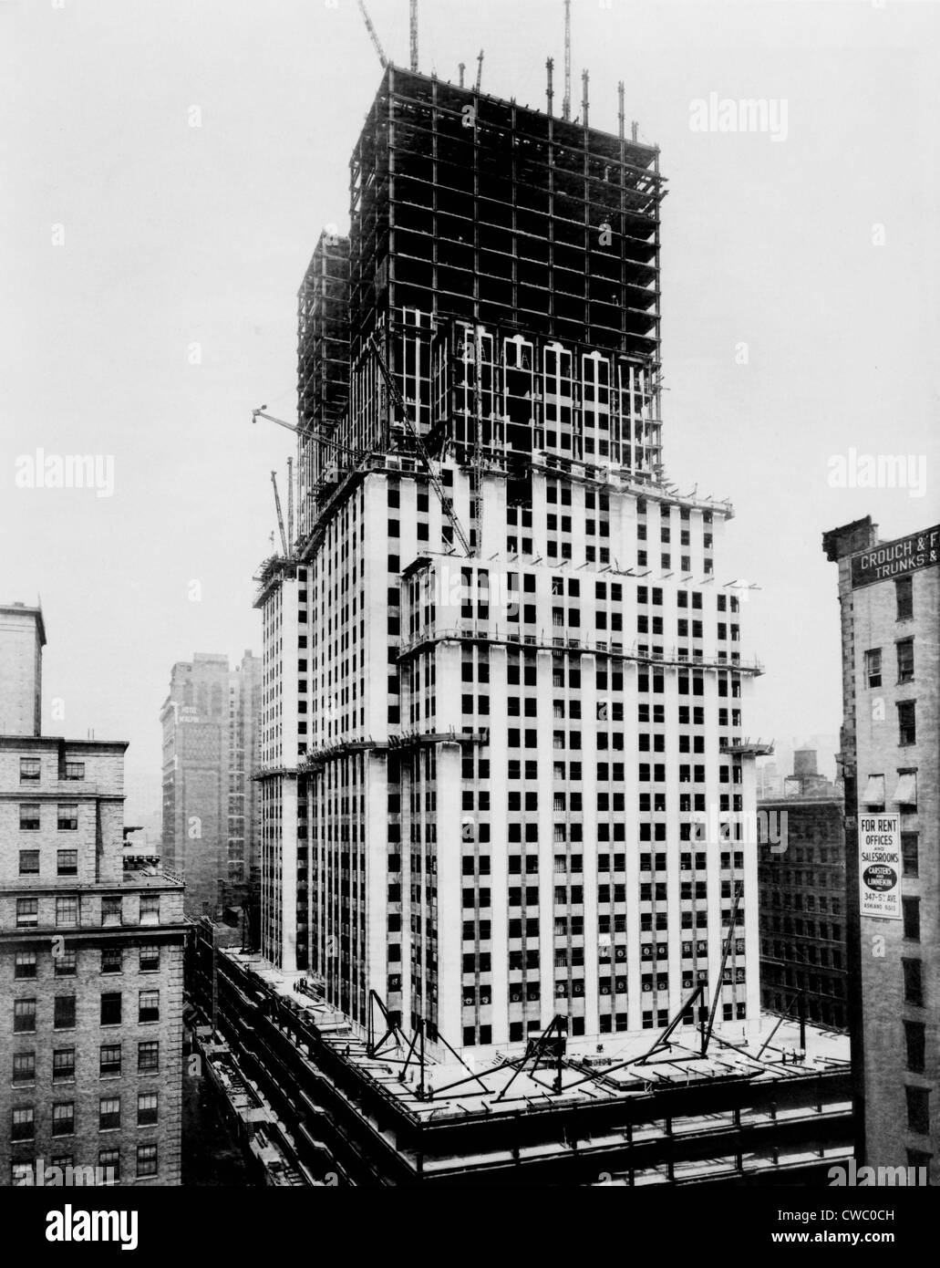 Empire State Building in den frühen 1930er Jahren im Bau. Der Stahlrahmen ist der 40. Etage aufgebaut. Stockfoto