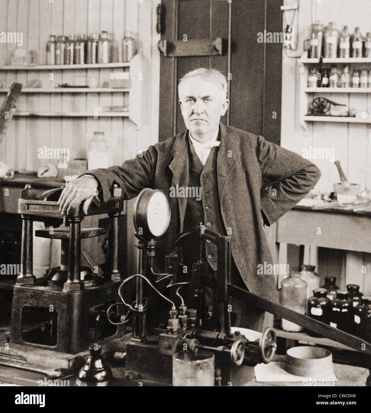 Edison (1847-1931), in seiner West Orange, New Jersey, Labor, ca. 1901. Stockfoto