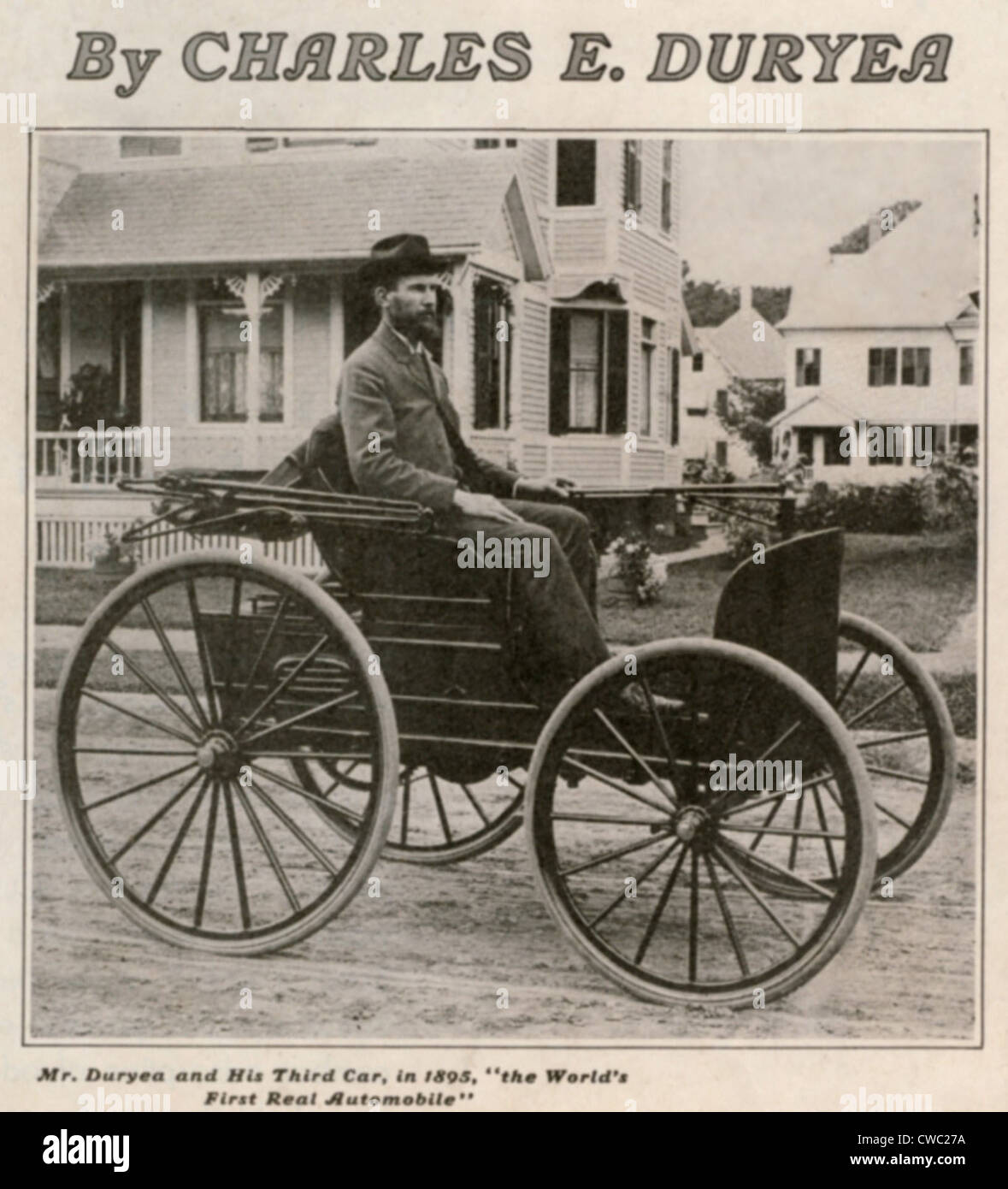 Charles Edgar Duryea 1862-1938 in seinem dritten Auto war ein US-amerikanischer Erfinder und Hersteller. 1985 TR-AUT-DuryeaCharles NYPL-30708 Stockfoto