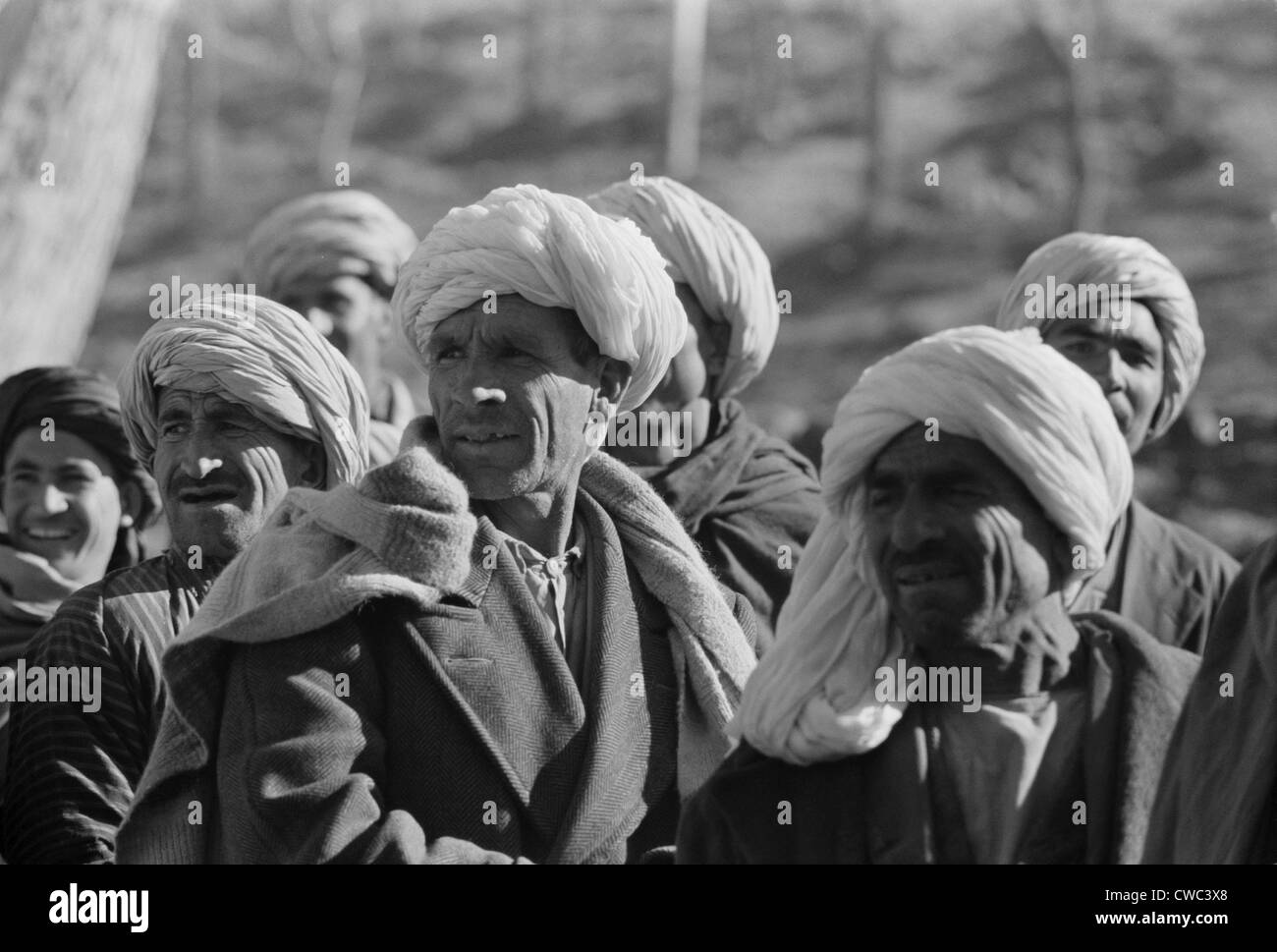 Eine Gruppe von Männern in Kabul Afghanistan während Präsident Eisenhowers Besuch Dezember 1959., Foto: Everett Collection(BSLOC 2011 6 88) Stockfoto