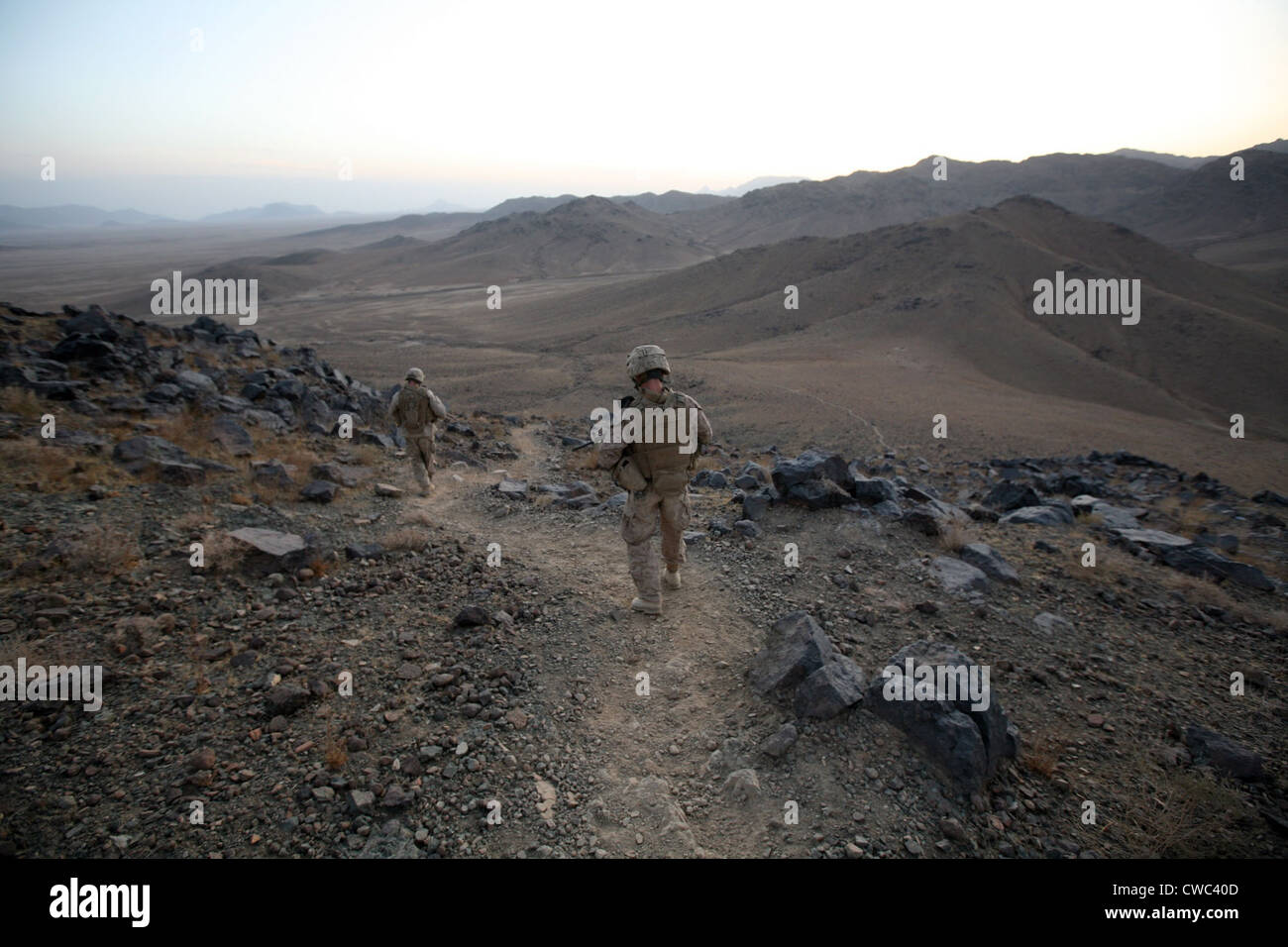 Die Marines auf Patrouille außerhalb jetzt Zad Helmand Provinz Afghanistans, die Taliban und Droge Menschenhändler im Jahr 2006 übernommen wurde Stockfoto