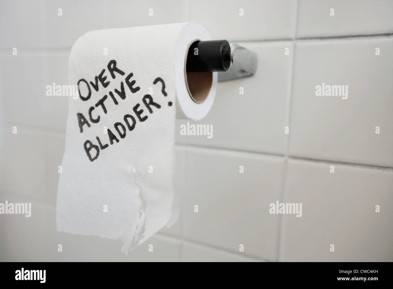 Nahaufnahme von WC-Papier Rollen mit Text, Fragen, Fragen der Blase Stockfoto
