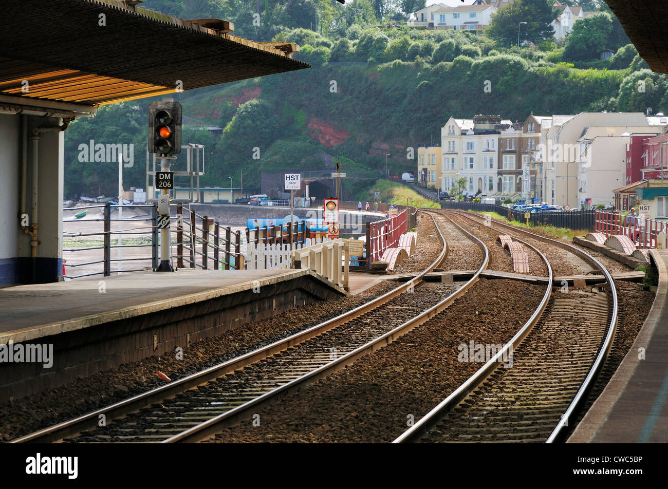 Blick vom Bahnhof Dawlish entlang der Bahnlinie in Richtung Teignmouth Stockfoto