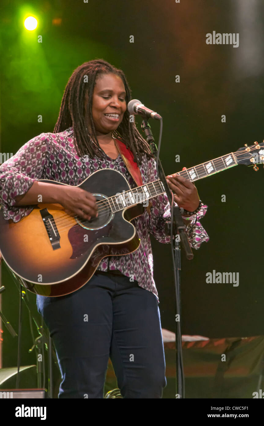 CAMBRIDGE UK 28. Juli 2012: Ruthie Foster, Blues-Musiker, erklingt in der Cambridge Folk Festival UK Stockfoto