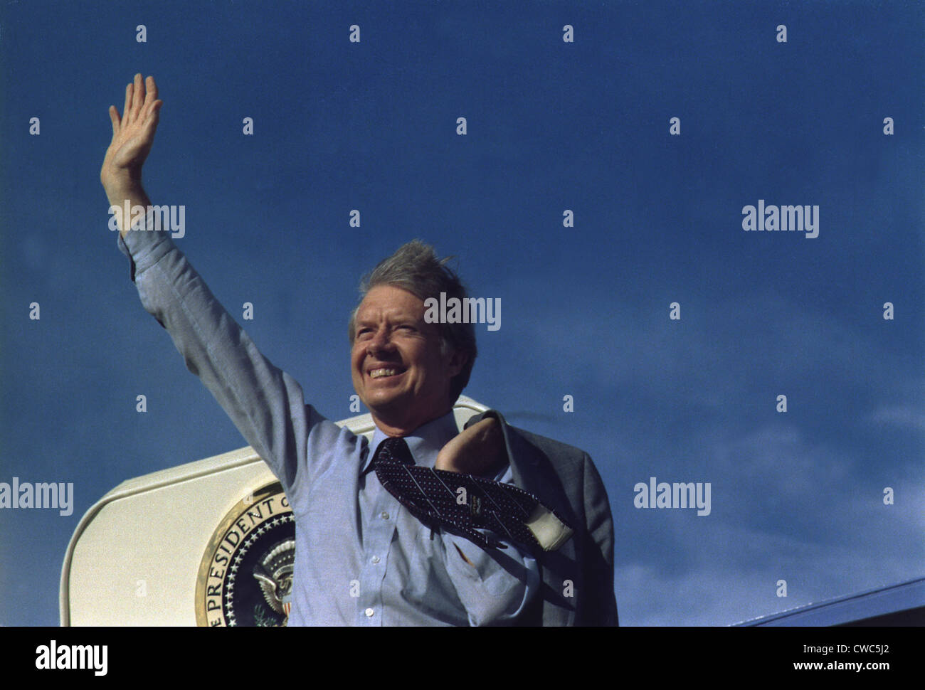 Präsident Jimmy Carter winken von der Air Force One. Ca. 1977-1980. Stockfoto