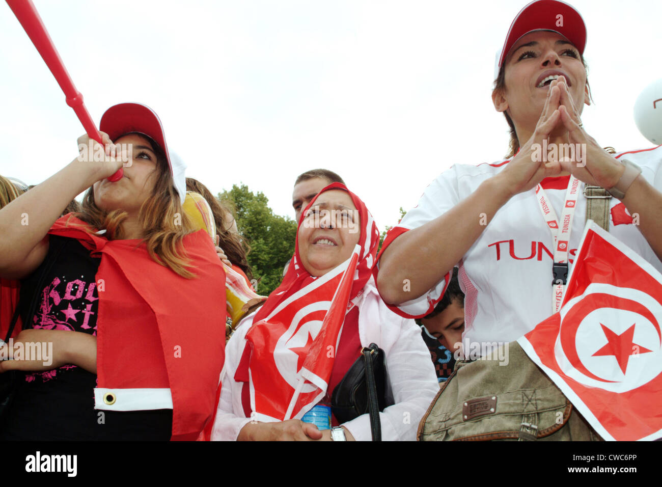 Berlin, tunesischen weiblichen Fans auf der Fanmeile Stockfoto