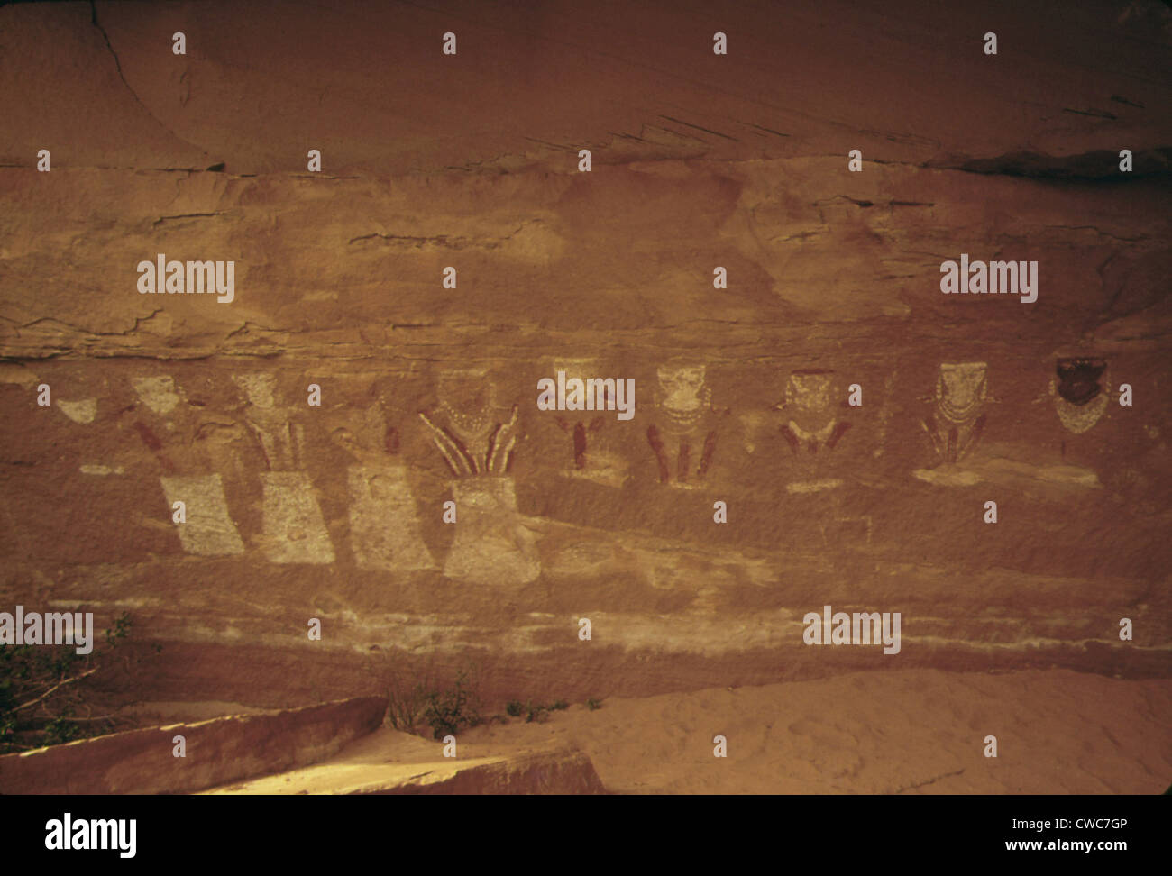Piktogramme namens der dreizehn Faces in Horse Canyon in Utah. Abbildung 10 die Zahlen vermutlich 1000 Jahre alt werden. Ca. Stockfoto