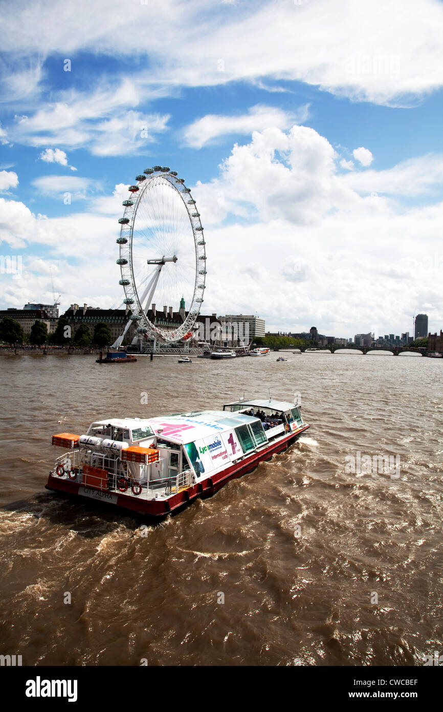 London Eye auf der Themse Stockfoto