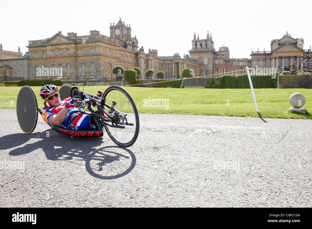 Rachel Morris beteiligt sich an der 20km-Zeitfahren während der Bike Blenheim Palace Festival in Woodstock, in der Nähe von Oxford Stockfoto