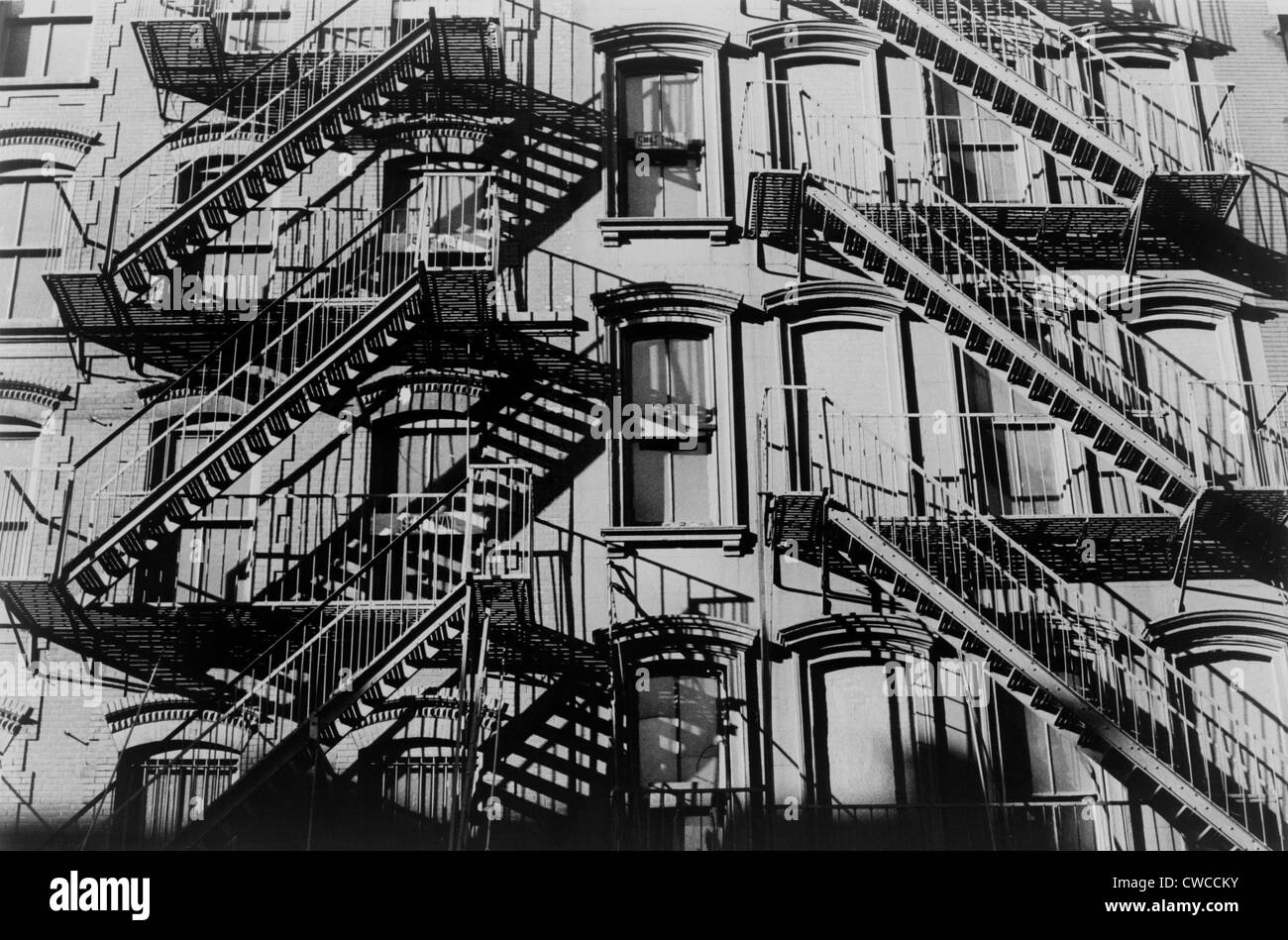 Ein Mietshaus auf der unteren East Side in New York City. 1966. Stockfoto