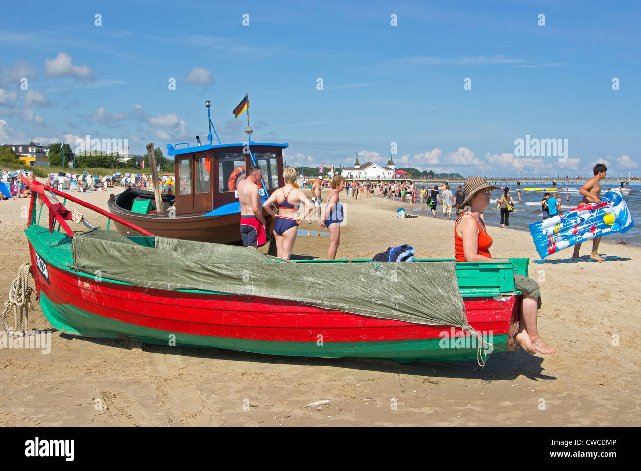 Angelboote/Fischerboote am Strand von Ahlbeck, Insel Usedom, Ostseeküste, Mecklenburg-West Pomerania, Deutschland Stockfoto