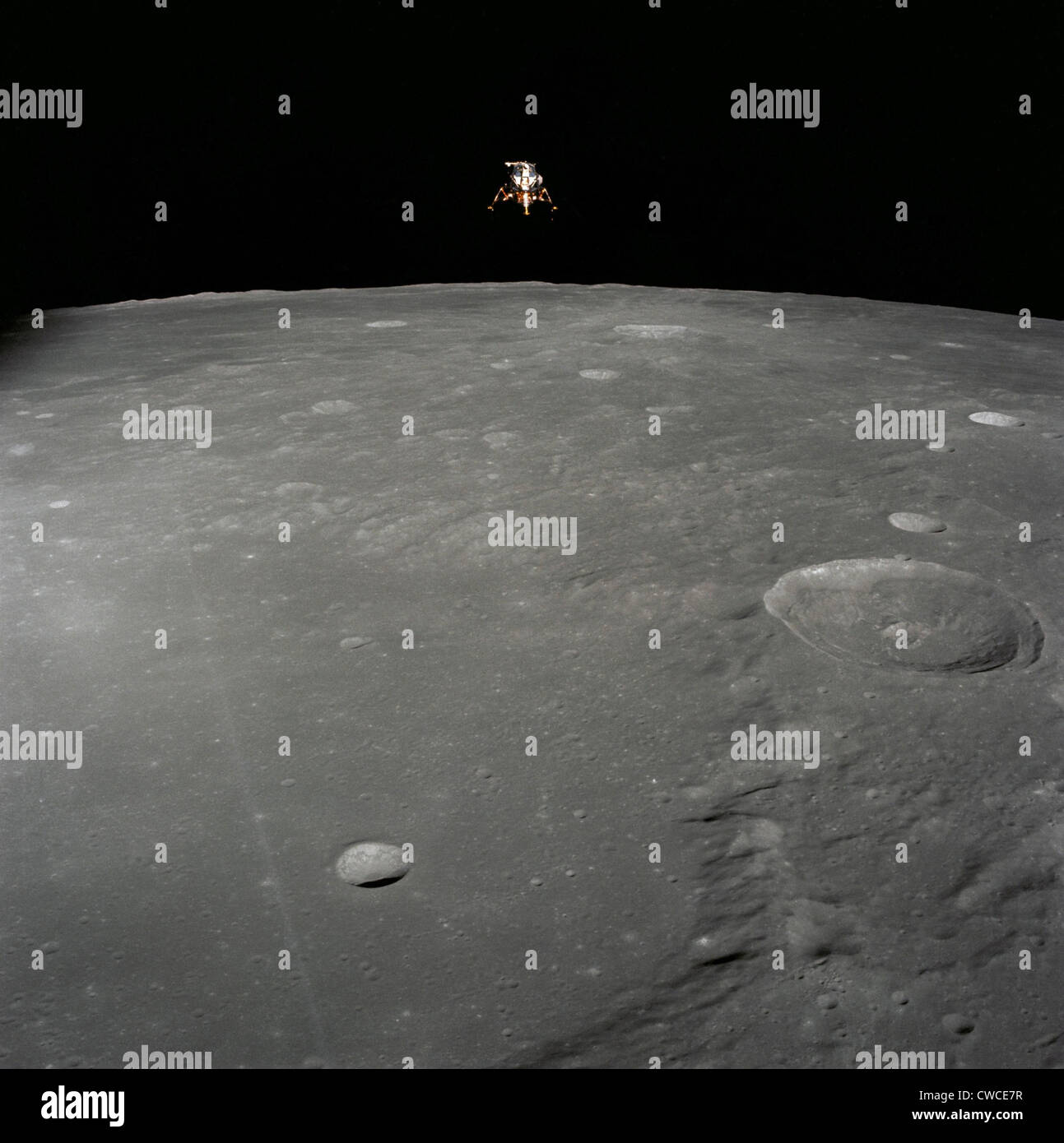 Apollo 12 Mondfähre Intrepid Landung auf der Oberfläche des Mondes. Es landete in den Ozean der Stürme, wo Sonde Surveyor 3 Stockfoto
