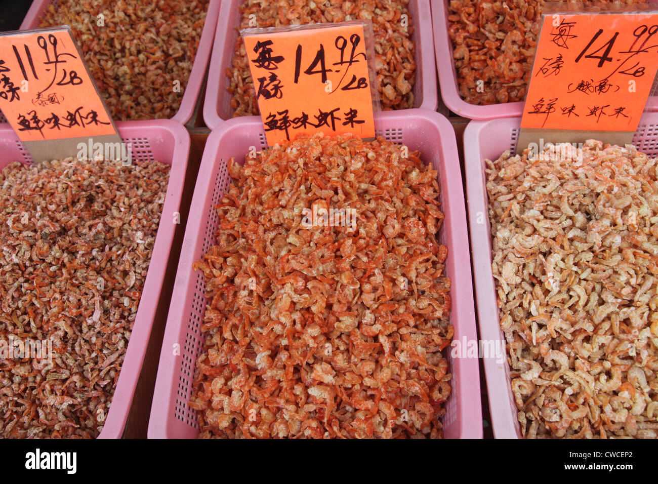 Getrocknete Garnelen in einer Garküche in Chinatown, Toronto, Canada, august 2012 Stockfoto