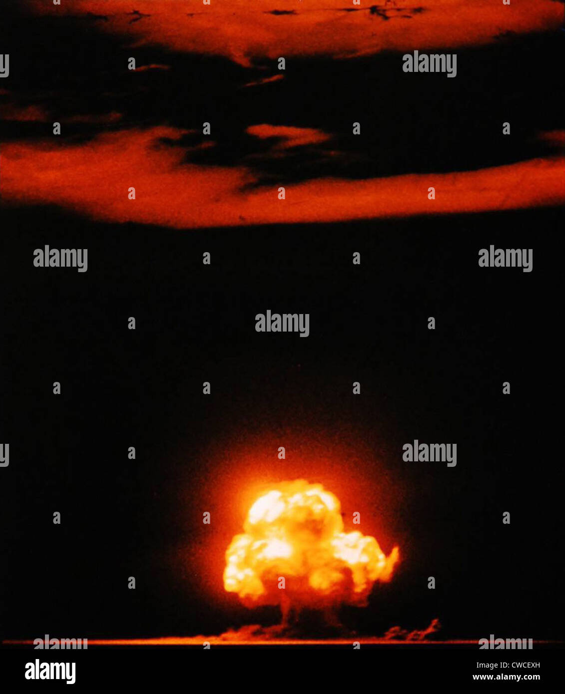 Atompilz von der Trinity-Test, die erste vom Menschen verursachte Nuklearexplosion. Eine Plutonium-Bombe, was zu einer Explosion Äquivalent zu Stockfoto