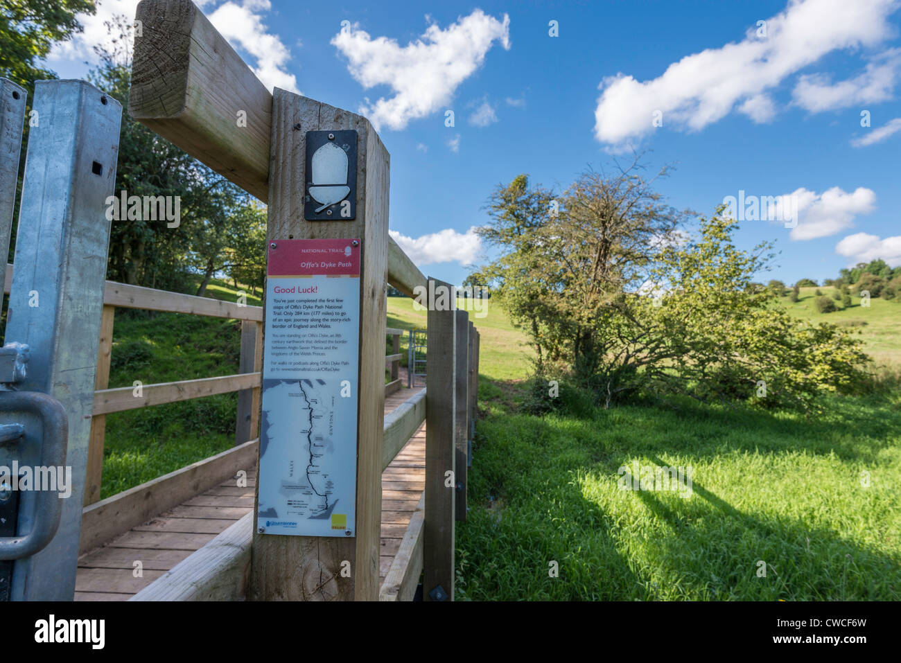 Melden Sie sich zu Beginn des Offa es Dyke Path, Sedbury, Glos. England. Der Pfad verläuft von Norden nach Süden entlang der Grenze von England Wales. Stockfoto