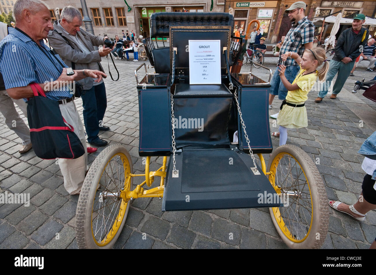 1899 Bewurf Dampf New Home, Dampfantrieb Automobil bei Motoclassic Auto-Show am Rynek (Marktplatz) in Wroclaw, Polen Stockfoto