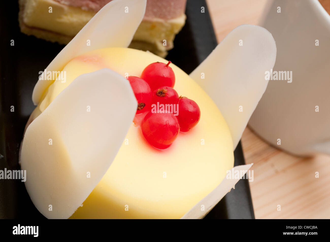frische Johannisbeeren Beere Frucht Sahne-Torte Teig closeup Stockfoto
