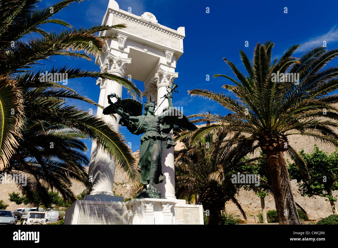 Kriegerdenkmal vor der Zitadelle von Calvi, Korsika, Frankreich Stockfoto