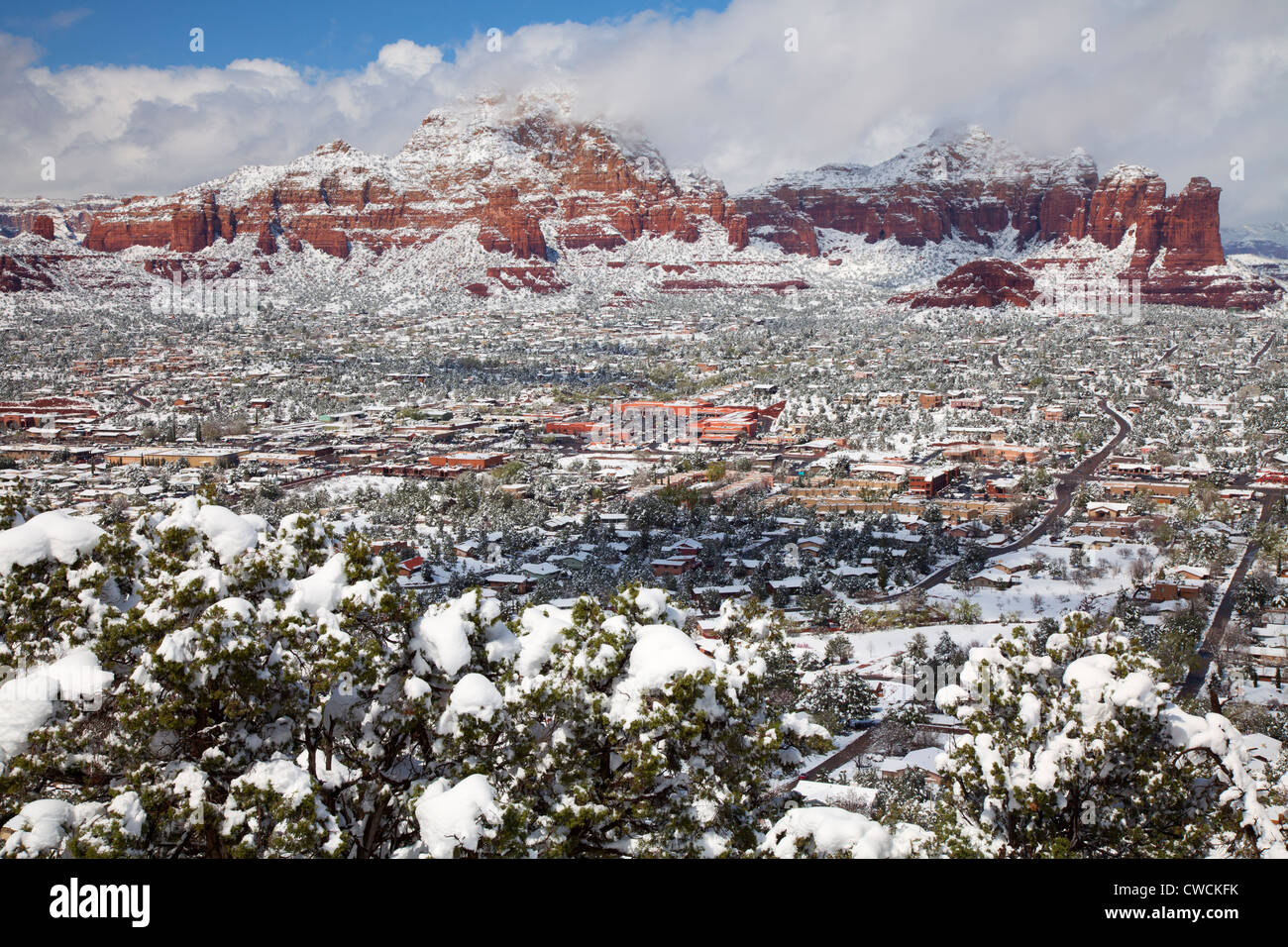 Winterschnee, Sedona, Arizona. Stockfoto