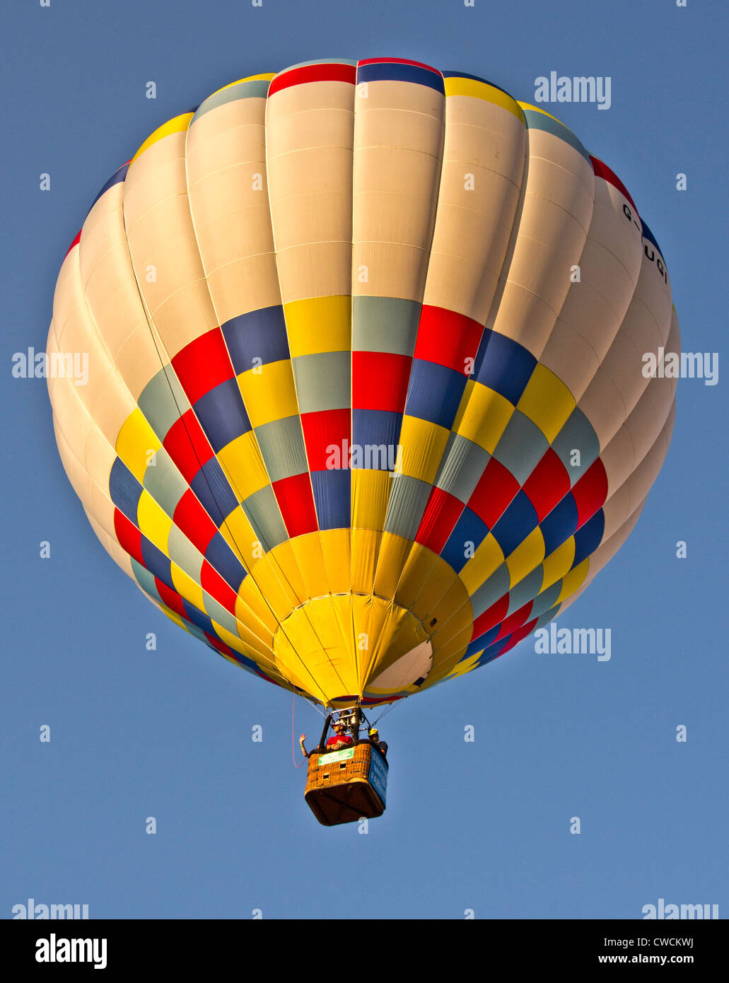 Heißluft-Ballon in der Luft Stockfoto