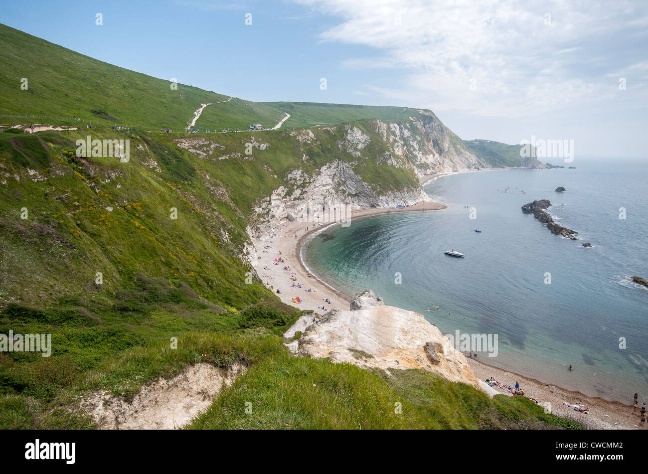 Den Blick entlang der Jurassic Coast in Richtung Lulworth Cove von Durdle Door, Lulworth, Dorset, England, UK Stockfoto