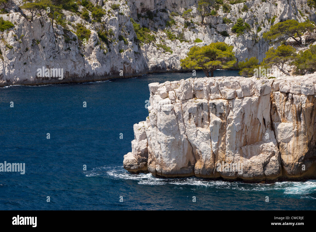 Felsigen Punkt in den Calanques bei Cassis, Bouches-du-Rhône, Cote d ' Azur, Provence Frankreich Stockfoto