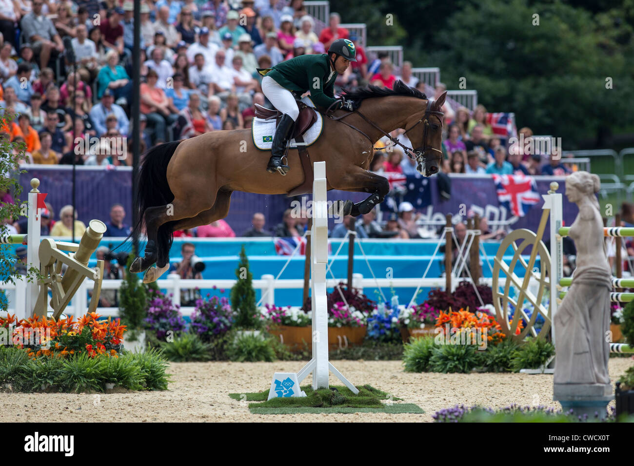 Alvaro Affonso de Miranda Neto (BRA) Reiten RAHMANNSHOFs BOGENO in die einzelnen Sprung Pferdesport-Event bei den Olympischen Spielen Stockfoto