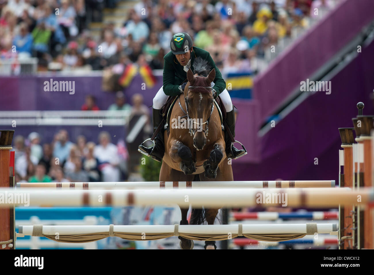 Alvaro Affonso de Miranda Neto (BRA) Reiten RAHMANNSHOFs BOGENO in die einzelnen Sprung Pferdesport-Event bei den Olympischen Spielen Stockfoto