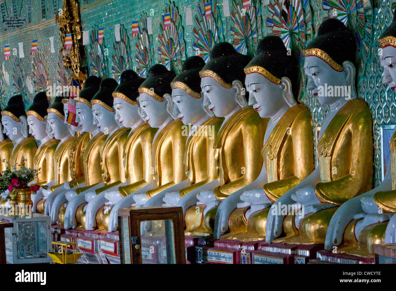 Myanmar, Burma. Umin Thounzeh, buddhistischen Schrein auf Sagaing Hügel in der Nähe von Mandalay. Stockfoto