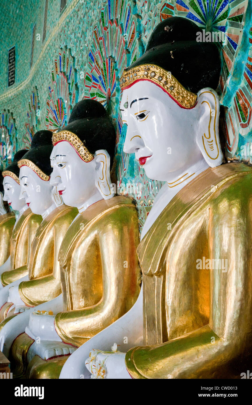 Myanmar, Burma. Umin Thounzeh, buddhistischen Schrein auf Sagaing Hügel in der Nähe von Mandalay. Stockfoto