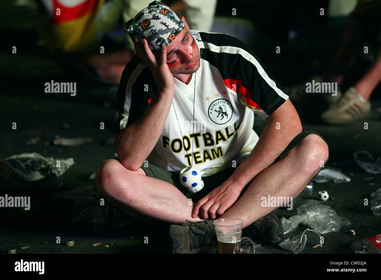 Berlin, Deutschland Fan enttäuscht in den Fanzonen Stockfoto