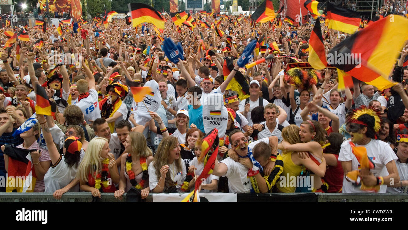 Deutsche Fußball-Fans für die FIFA WM 2006 Stockfoto